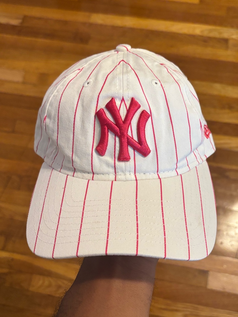 New York Yankees women’s white pink pinstripe hat